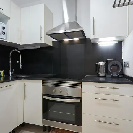 One Bedroom Flat Close To Beach Apartment *